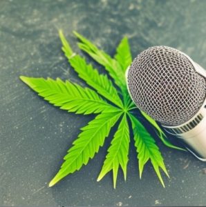 4leaf-microphone-right